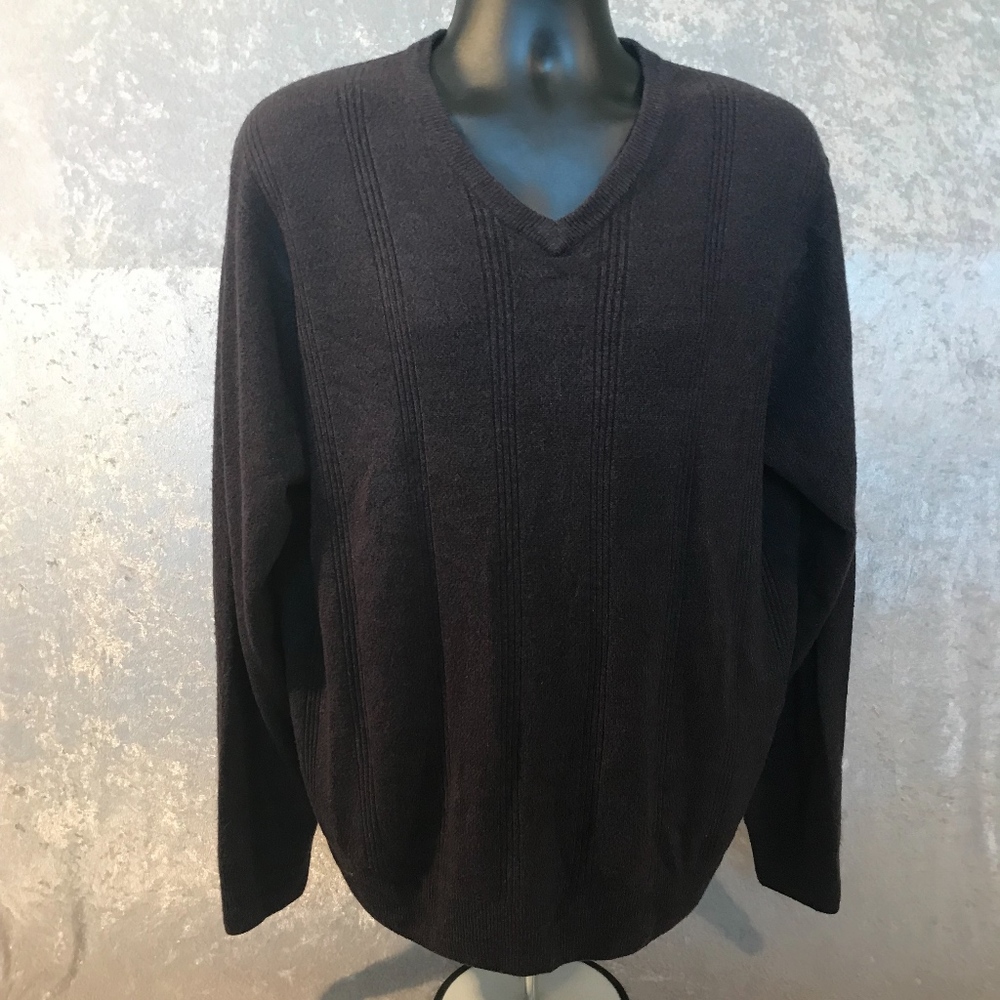 GEOFFREY BEENE V-NECK SWEATER